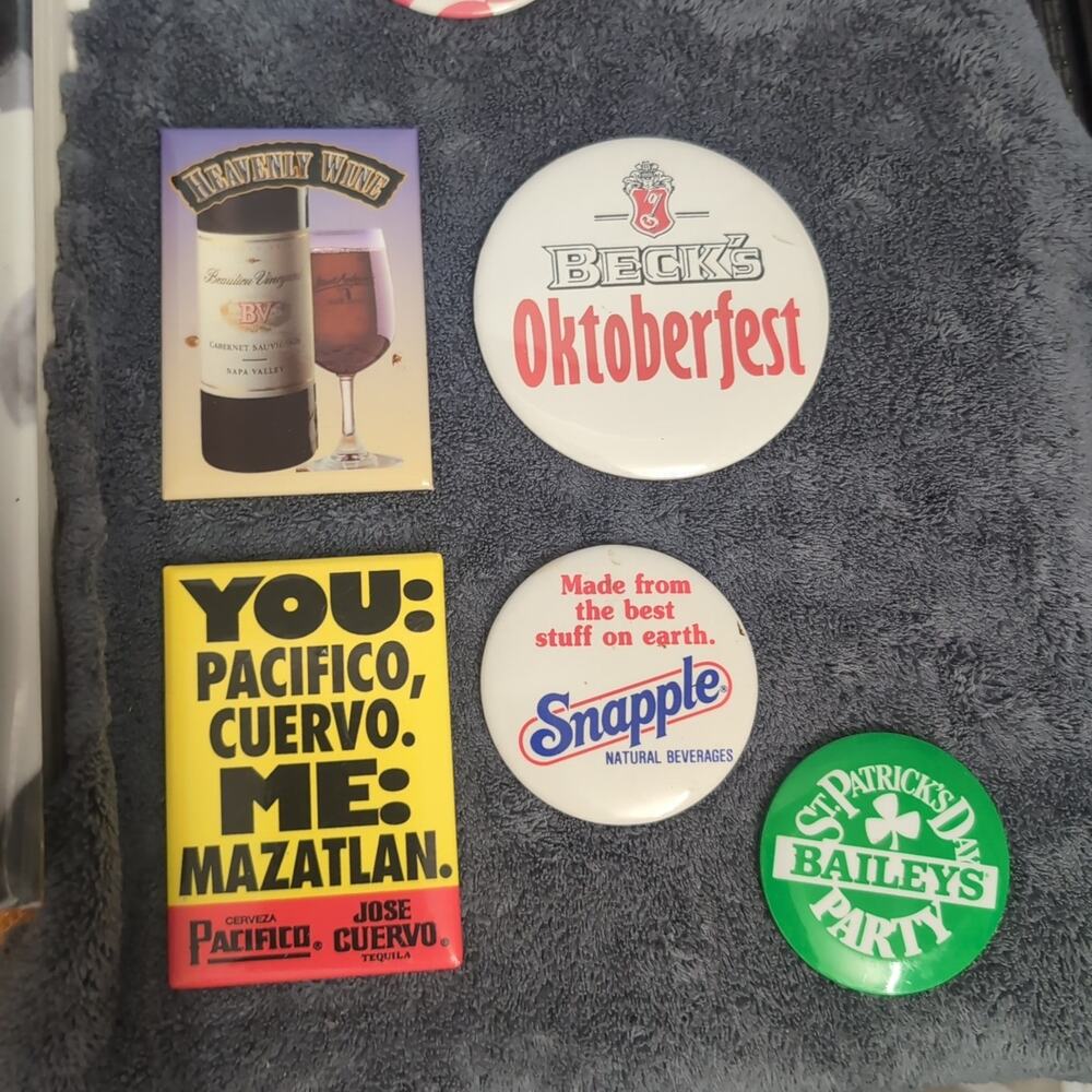 Buttons Lot Beverages Snapple Becks Bailey's Cuervo Pacífico Heavenly Wine Oktob